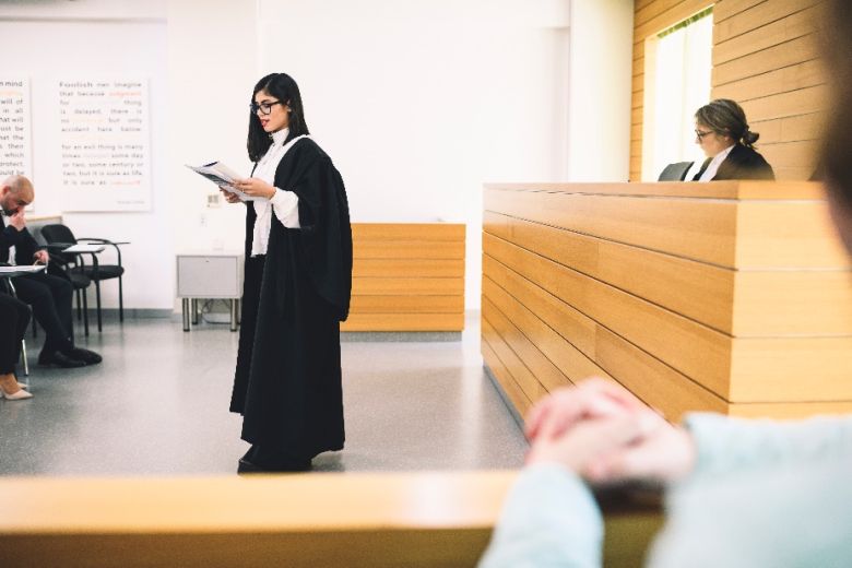 Νομικές σπουδές και ευκαιρίες καριέρας στη σύγχρονη εργασιακή πραγματικότητα