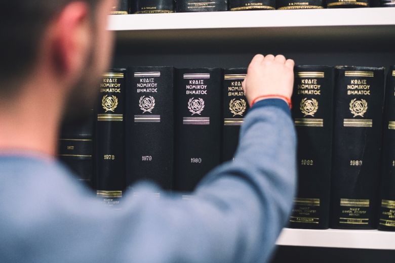 Νομικές σπουδές και ευκαιρίες καριέρας στη σύγχρονη εργασιακή πραγματικότητα