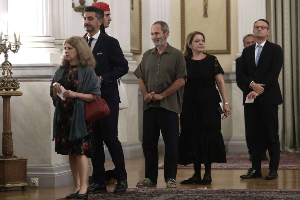 Ποιανού είναι η παντόφλα;