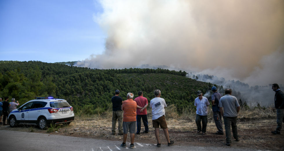 Εκκενώνονται τα χωριά Μακρυμάλλη και Κοντοπόδι στην Εύβοια