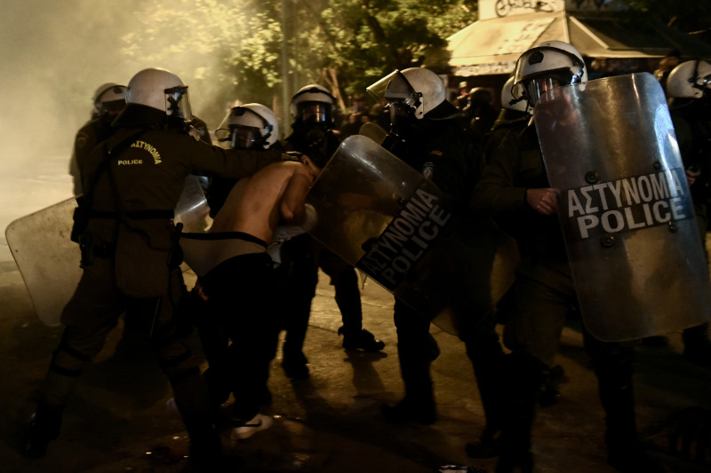 Πάθος στους δρόμους, καταστολή στα Εξάρχεια