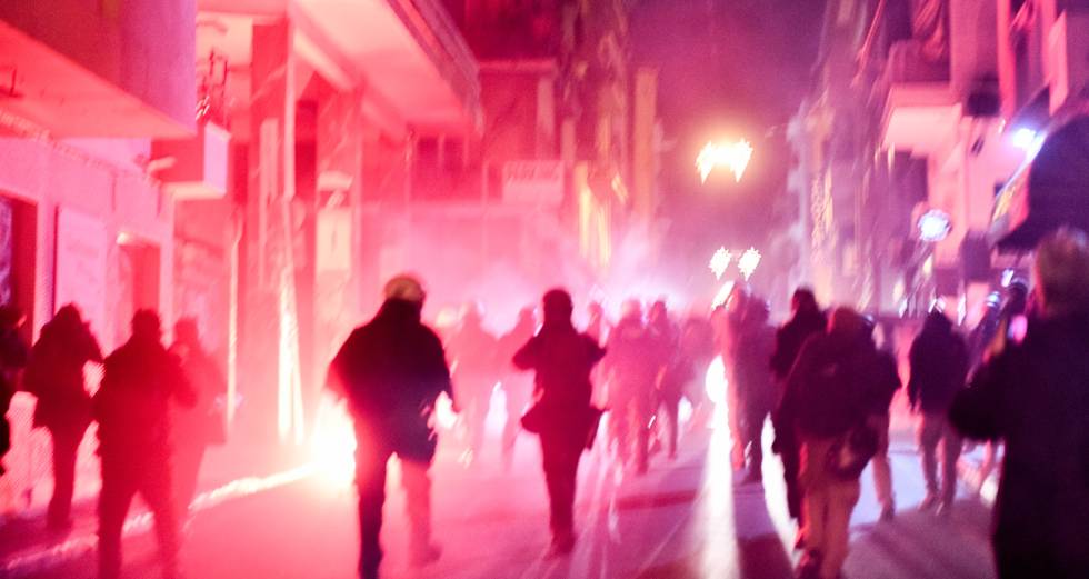 Έπνιξαν Αθήνα και Θεσσαλονίκη στα χημικά