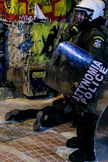 Χιλιάδες διαδήλωσαν ενάντια στον «φασισμό της λαμαρίνας»