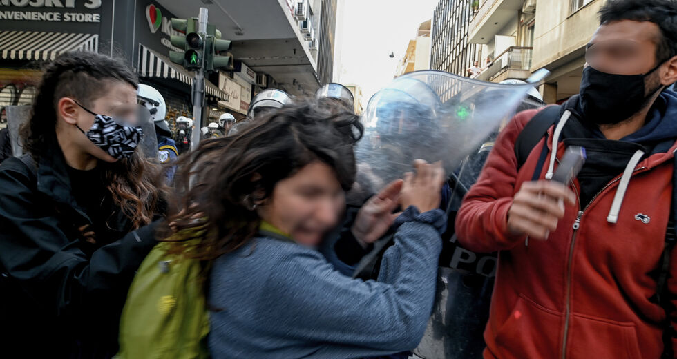 Απρόκλητη βία κατά διαδηλωτών στα Εξάρχεια