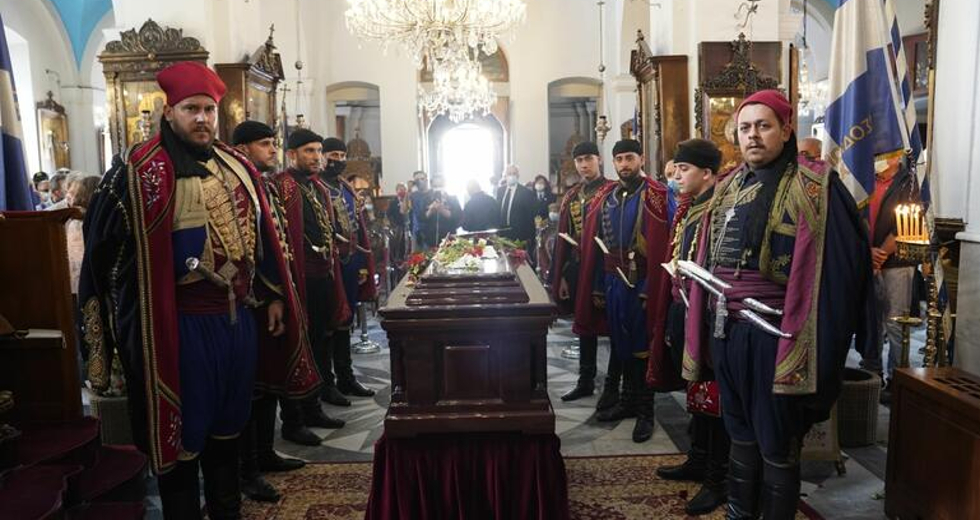 Στην αγκαλιά της Κρήτης ο Μίκης Θεοδωράκης