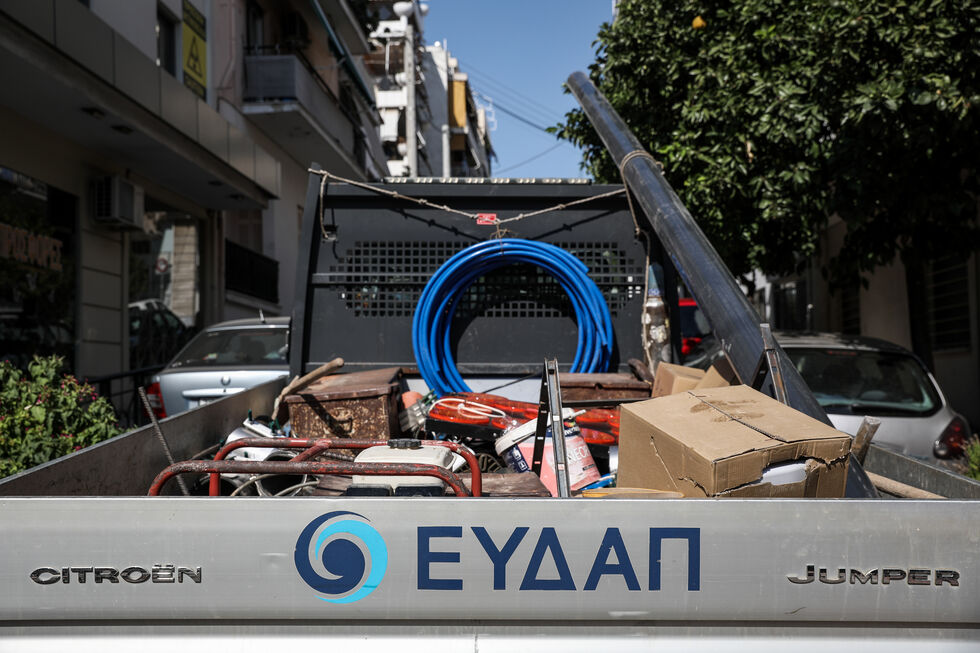 Τρικυμία στα ανοιχτά της Ψυττάλειας