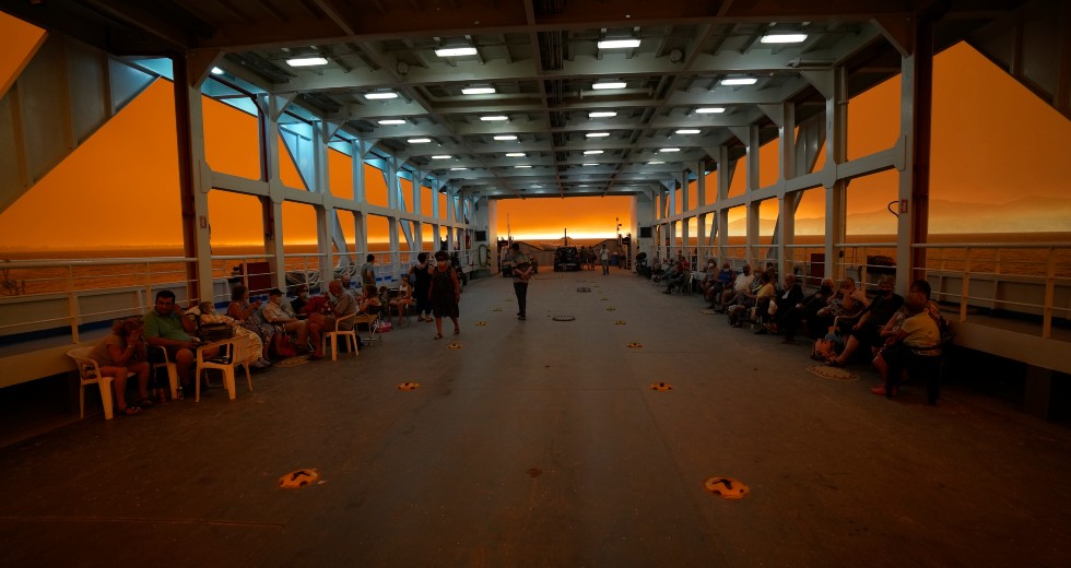 Πευκί Ευβοίας: Εν αναμονή απομάκρυνσης με το φέρι για Αιδηψό