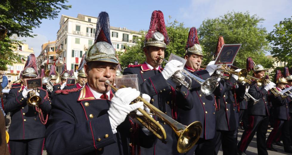 Η θεαματική πρώτη Ανάσταση και οι ξακουστοί Μπότηδες στην Κέρκυρα