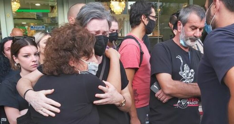 Μια αγκαλιά, μια αντιφασιστική γροθιά