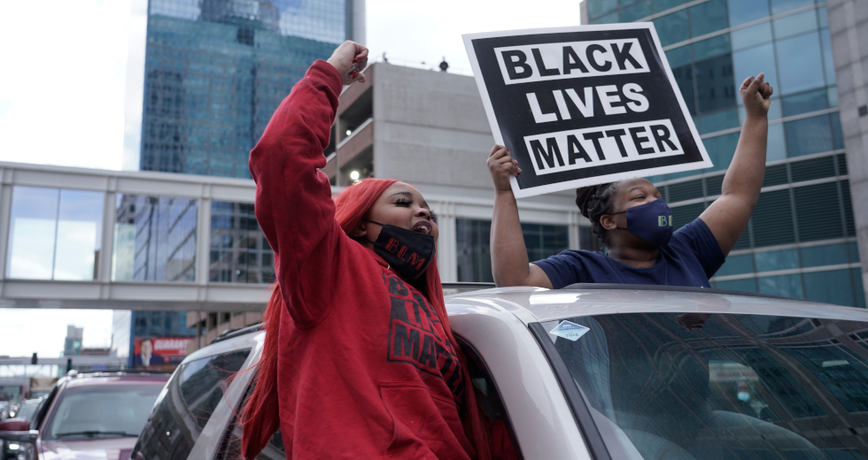 Black Lives Matter: Έκρηξη χαράς μετά την καταδίκη του δολοφόνου του Τζορτζ Φλόιντ