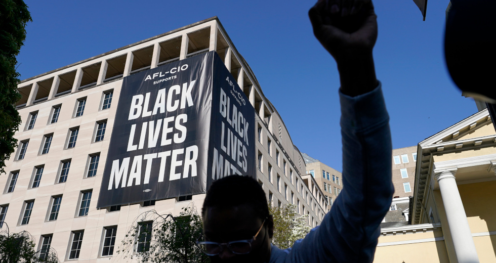 Black Lives Matter: Έκρηξη χαράς μετά την καταδίκη του δολοφόνου του Τζορτζ Φλόιντ