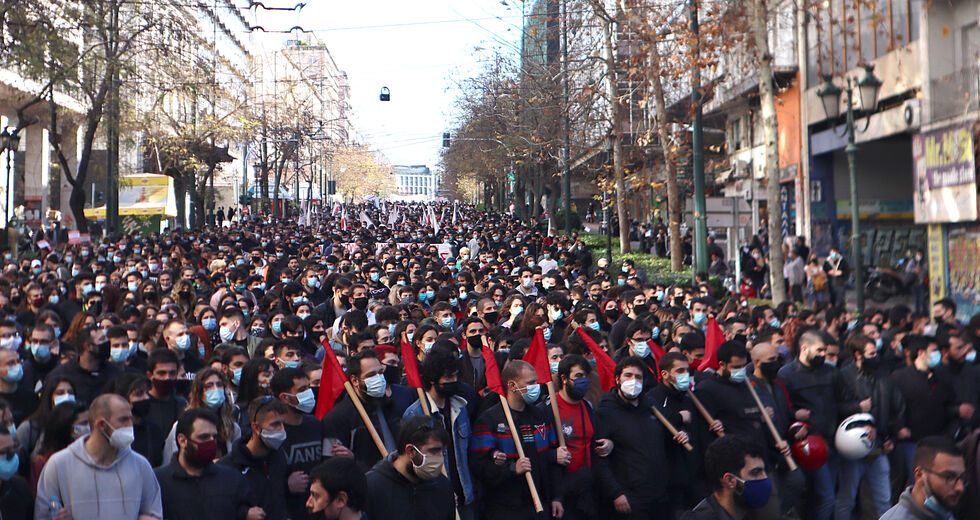 Οι φοιτητές στον δρόμο έσπασαν τις απαγορεύσεις του Μ. Χρυσοχοΐδη