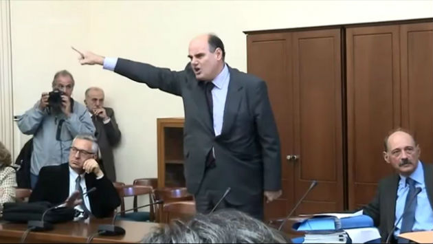 Με άλλοθι την… ανομία χτυπά τη δημόσια παιδεία