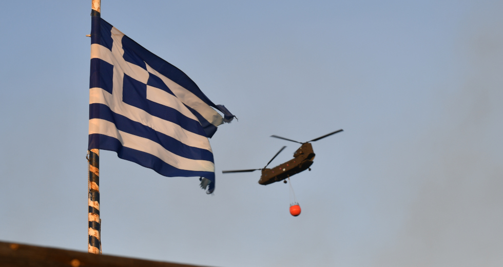 Πυρκαγιά στη Βούλα: Πάλι φταίνε οι δύσκολες συνθήκες…