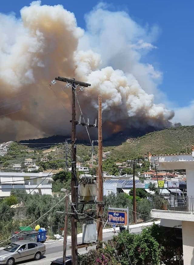 Εκκένωση οικισμών λόγω φωτιάς σε Κεχριές Κορινθίας και Πεταλίδι Μεσσηνίας