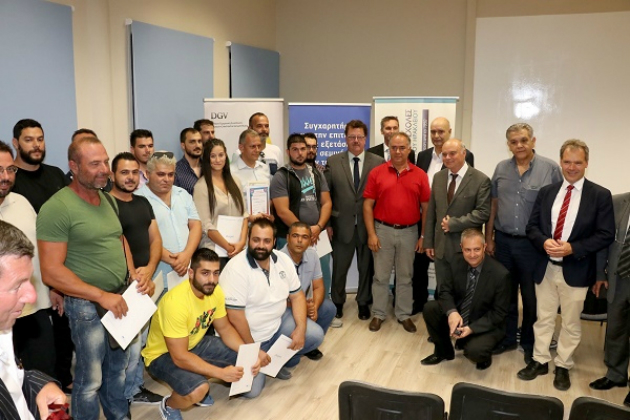 Στην Κρήτη ο Φούχτελ, απένειμε πτυχία στο Επιμελητήριο