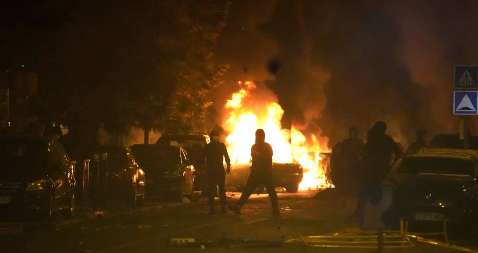 «Σχεδόν εξ επαφής» πυροβόλησε ο αστυνομικός τον 17χρονο στη Γαλλία