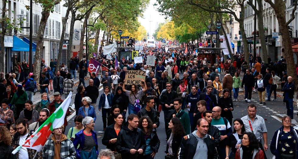 Δεκάδες χιλιάδες στους δρόμους του Παρισιού για ακρίβεια και πληθωρισμό