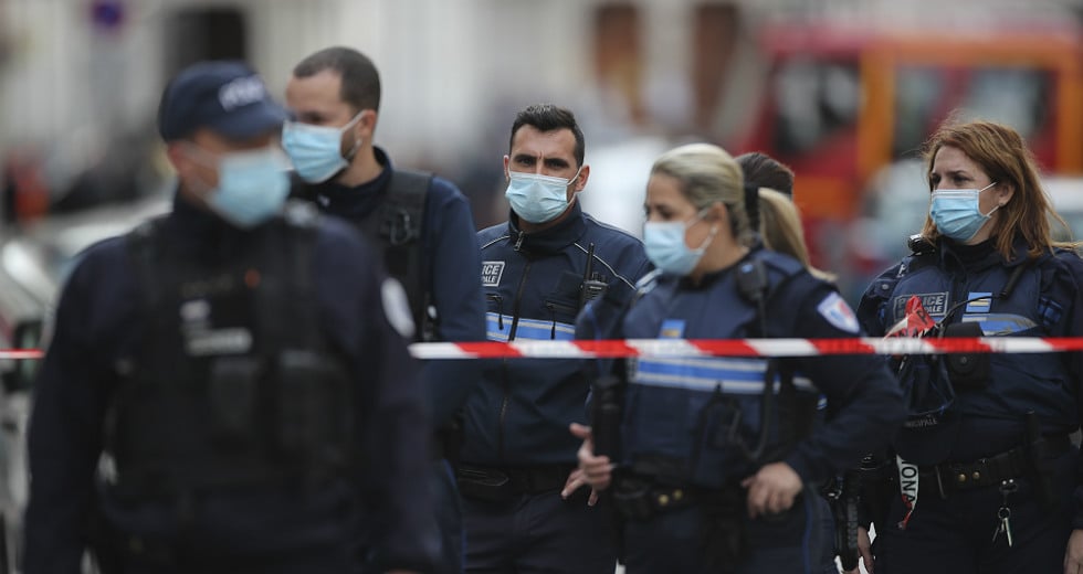 «Οχυρώνεται» η Γαλλία μετά τις τρομοκρατικές επιθέσεις