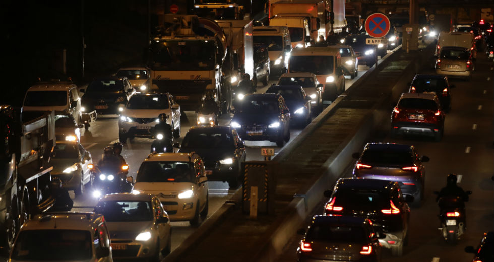 Η Γαλλία απεργεί: ούτε σχολεία, ούτε τρένα, ούτε πύργος του Άιφελ