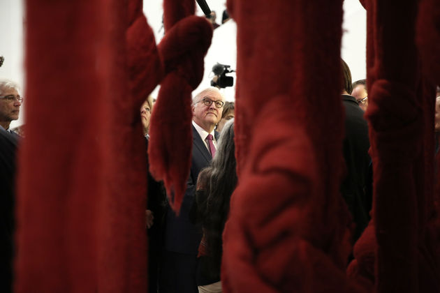 Αλογα στην Αρεοπαγίτου…ουρές στο ΕΜΣΤ