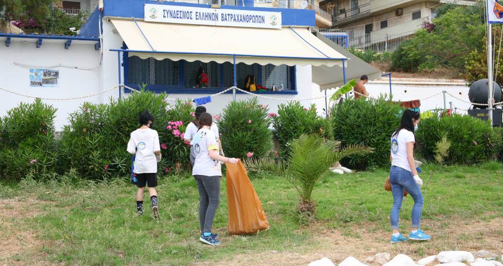 Παραλία Φρεαττύδας: εθελοντικός καθαρισμός με το «Χαμόγελο του Παιδιού»