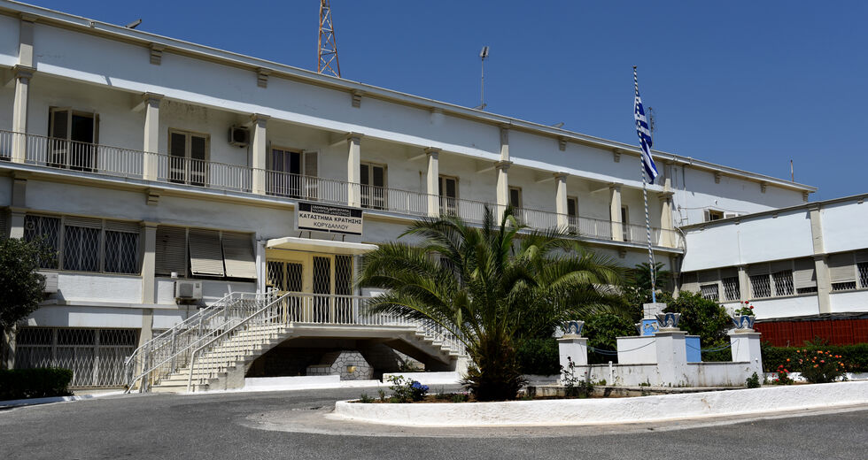 Ακριβές και μακρινές εξαγγελίες για τις ήδη γεμάτες φυλακές