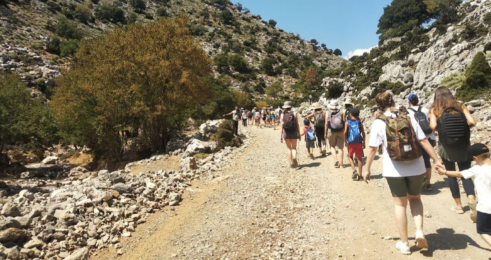 ΦΥΣΗτΗΡες: Πεζοπορία στον Κρουσώνα κατά του αντι-περιβαλλοντικoύ νόμου