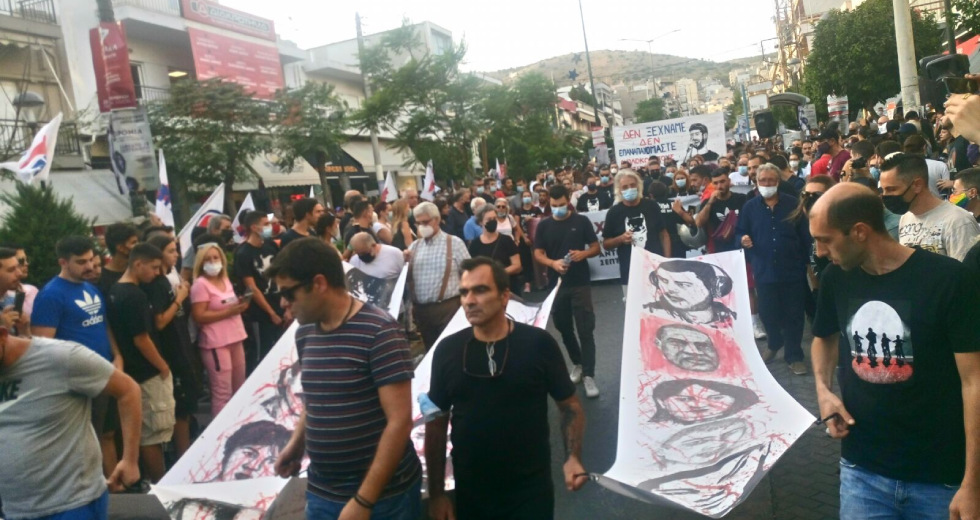 Δυναμική αντιφασιστική πορεία για τον Παύλο στο Κερατσίνι