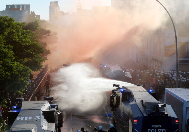 Χιλιάδες στους δρόμους κατά των G20