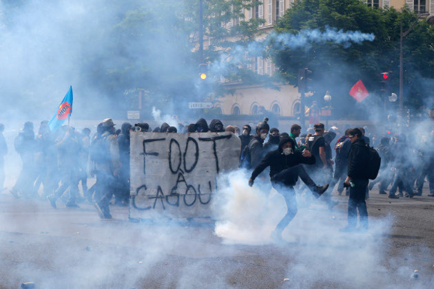 Ένα εκατομμύριο διαδηλωτές στους δρόμους του Παρισιού
