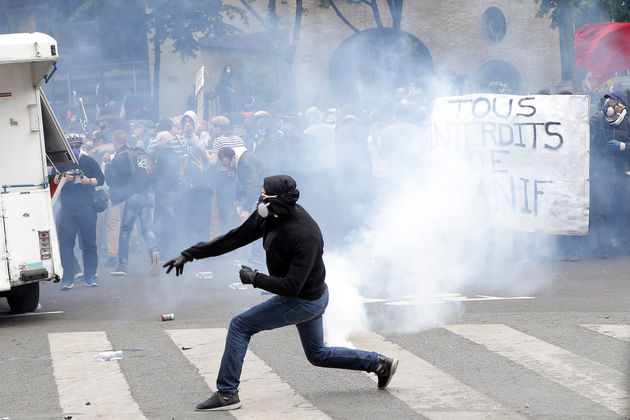 Απεργοί… Ορθιοι Νύχτα και μέρα
