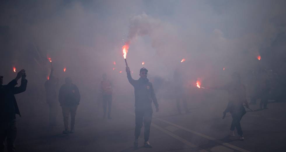 «Στοπ» λένε τα συνδικάτα στον Μακρόν – Μόνη απάντησή του η καταστολή