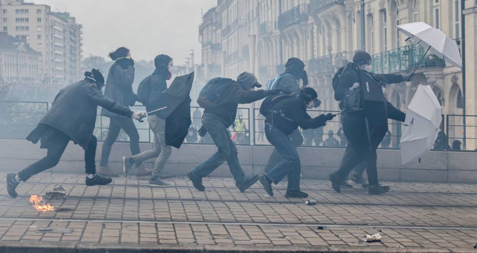 «Καμία ειρήνη» με την κυβέρνηση Μακρόν – Στις «φλόγες η Γαλλία»