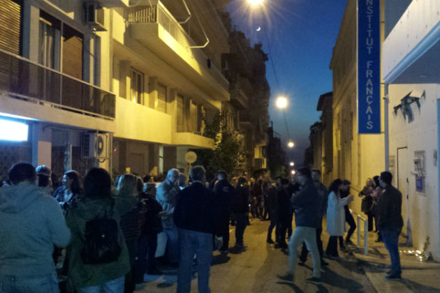 Βουβός θρήνος στη γαλλική πρεσβεία