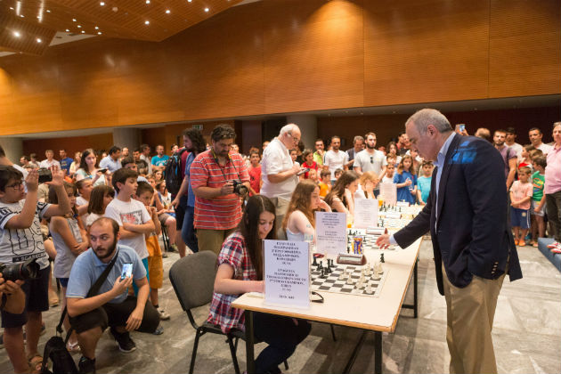 Ματ εναντίον τεσσάρων κοριτσιών στη Θεσσαλονίκη