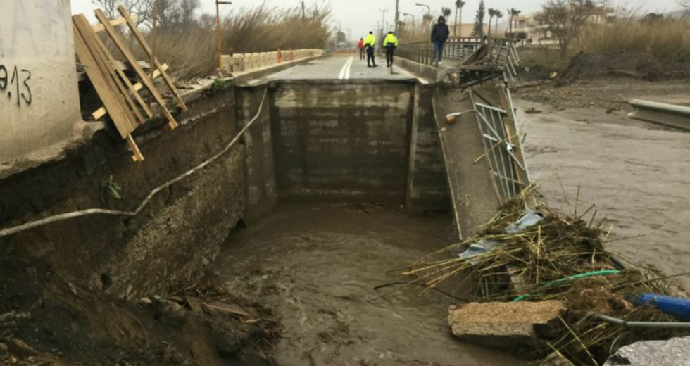 Χανιά: Ξεκίνησε η εγκατάσταση της γέφυρας Πλατανιά