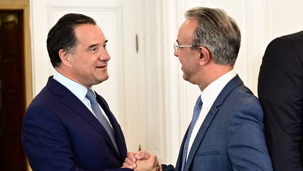 Η κυβέρνηση πενθεί βαριά