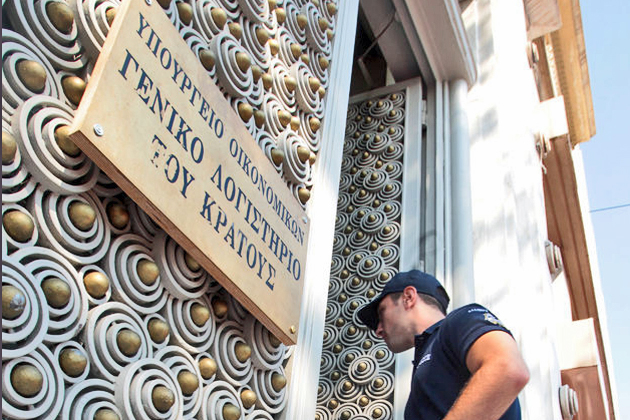 «Αγνοώ, λυπάμαι, διερευνώ» από τον Πανούση για τις… φωτογραφικές προσαγωγές