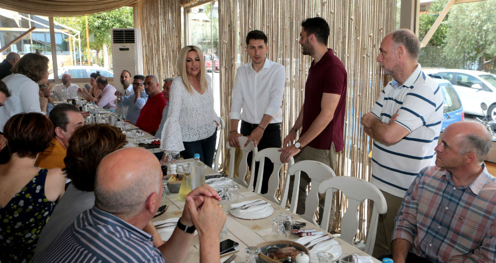 Γεύμα με δημοσιογράφους για τους πολιτικούς αρχηγούς