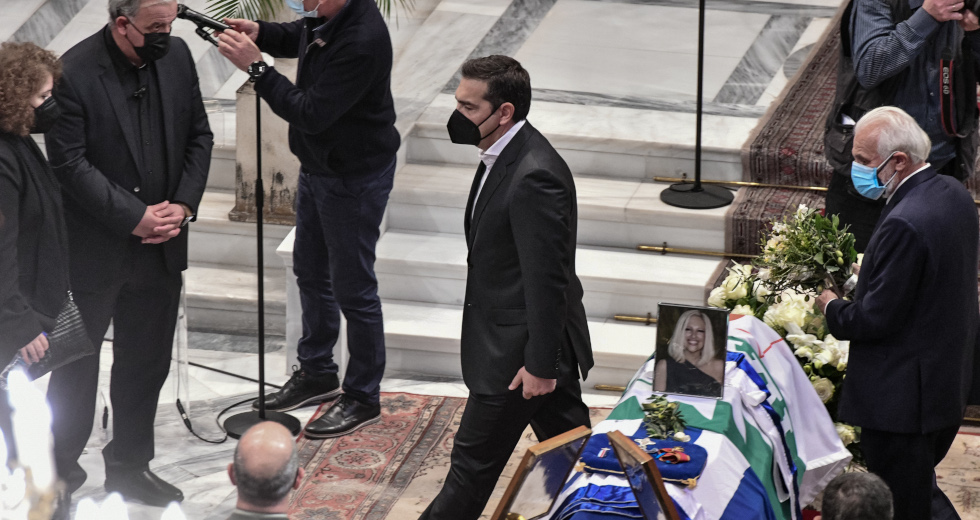 Βουβή συγκίνηση στο ύστατο «αντίο» στη Φώφη Γεννηματά