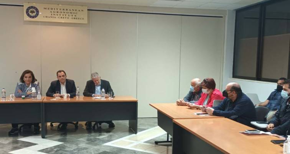 Στα Χανιά ο υπουργός Αγρ. Ανάπτυξης – Τον υποδέχθηκαν με διαμαρτυρία