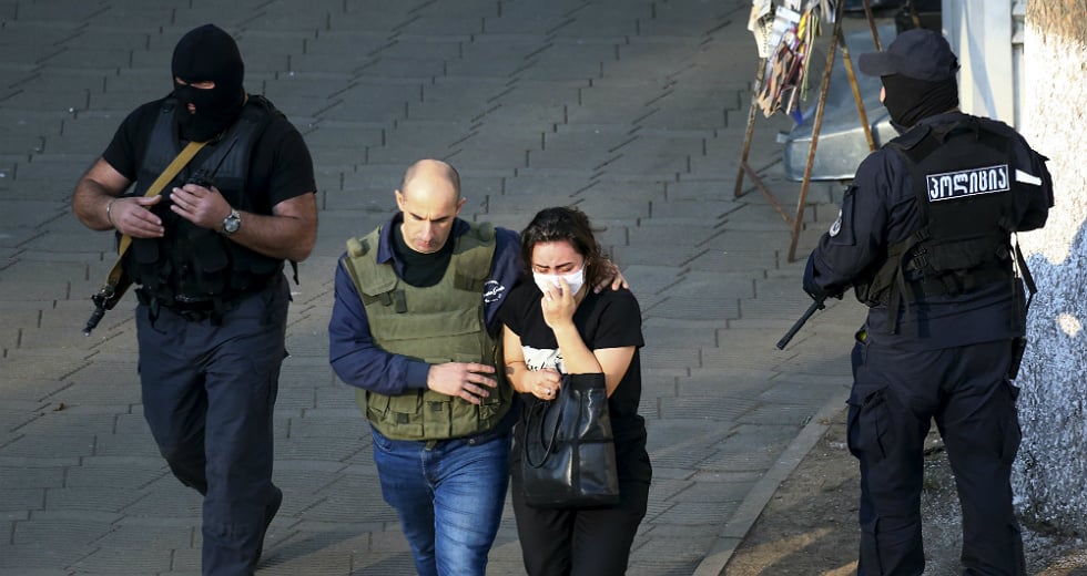 Ένοπλος κρατά ομήρους σε τράπεζα της Γεωργίας