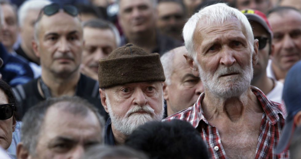 Διαδηλωτές προσπαθούν να εισβάλουν στο κοινοβούλιο της Γεωργίας