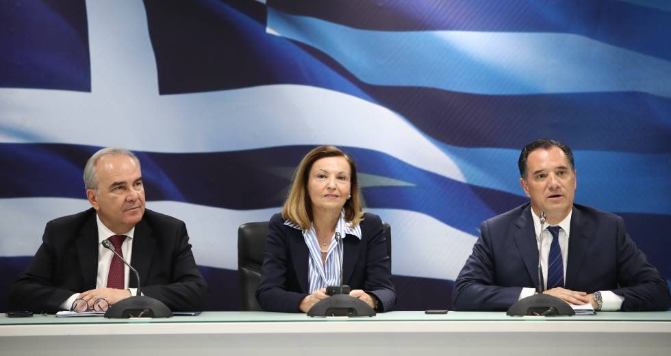 Εγκώμια και φιλοφρονήσεις στις τελετές παράδοσης – παραλαβής των υπουργείων