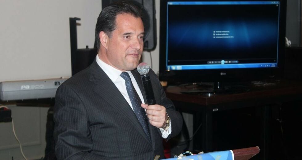Εγώ σε έβγαλα δήμαρχο, μη μου το βγάλεις… Ξυνό [βίντεο]