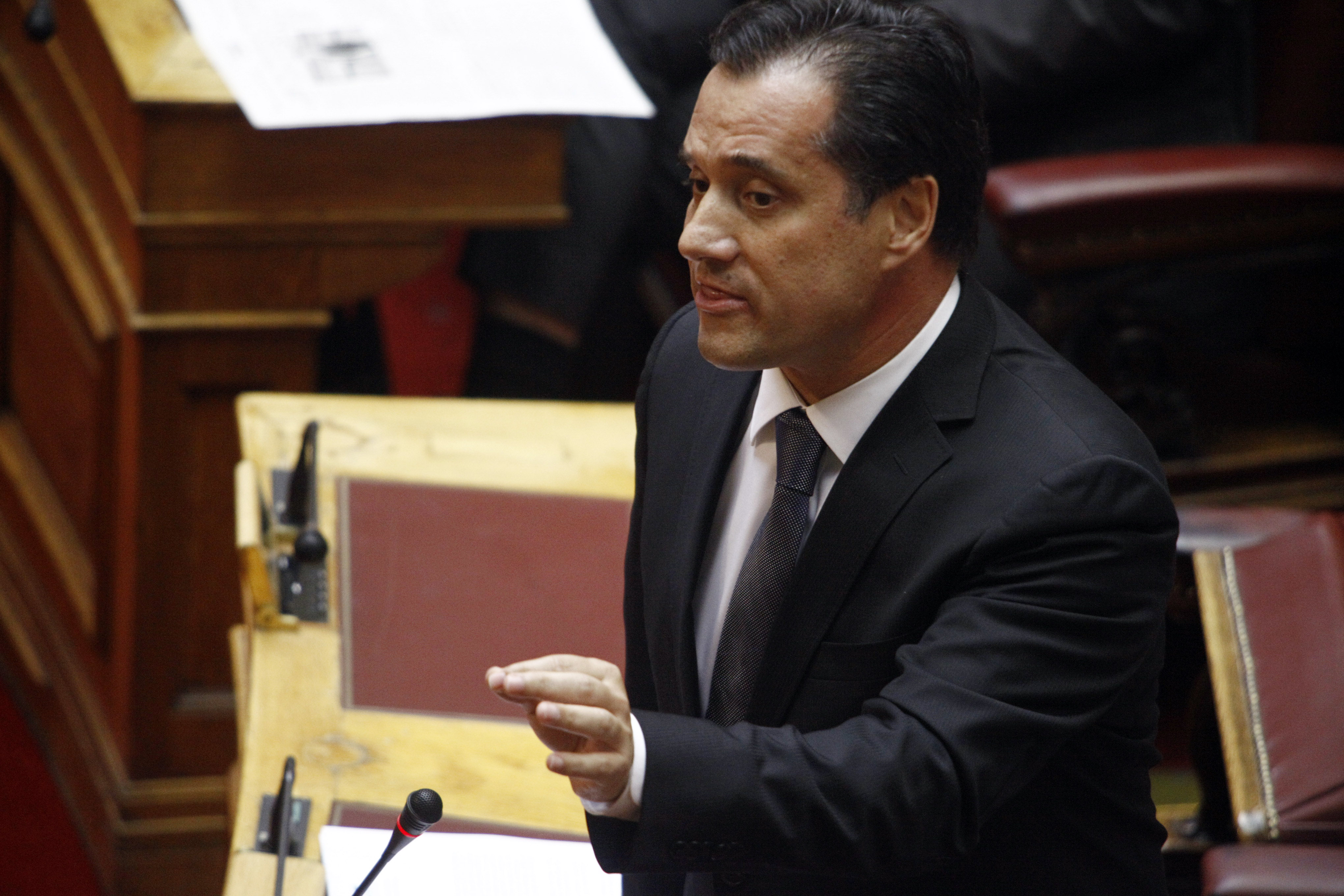 Επεισόδια με κόντρες και ύβρεις στη Βουλή