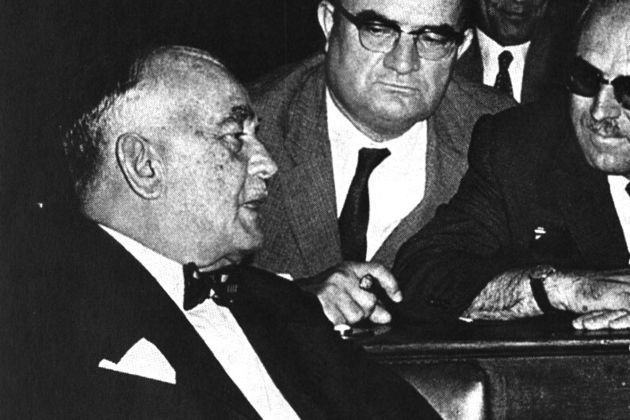 Από τη «δημοκρατική παρένθεση» στην Αποστασία