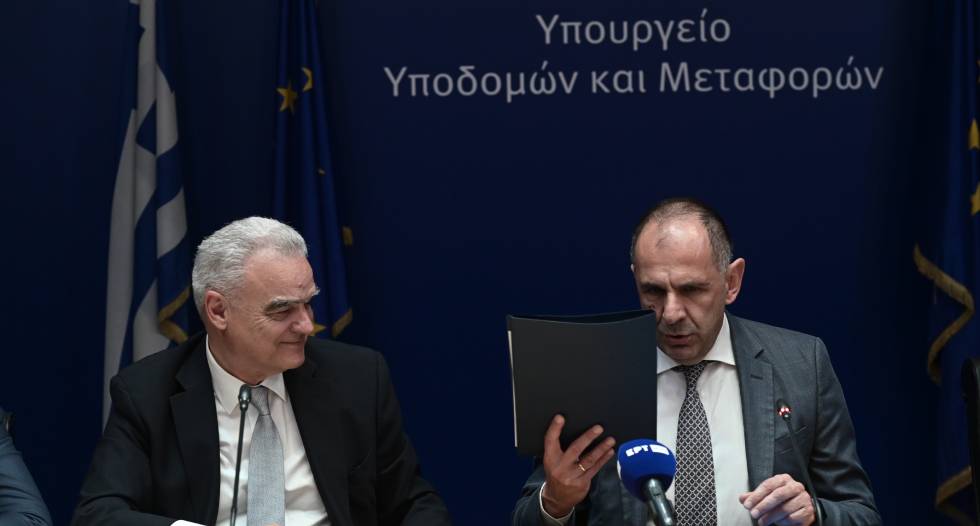 Εγκώμια και φιλοφρονήσεις στις τελετές παράδοσης – παραλαβής των υπουργείων