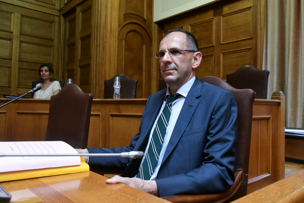 Συντονισμένα πυρά για το «επιτελικό κράτος»